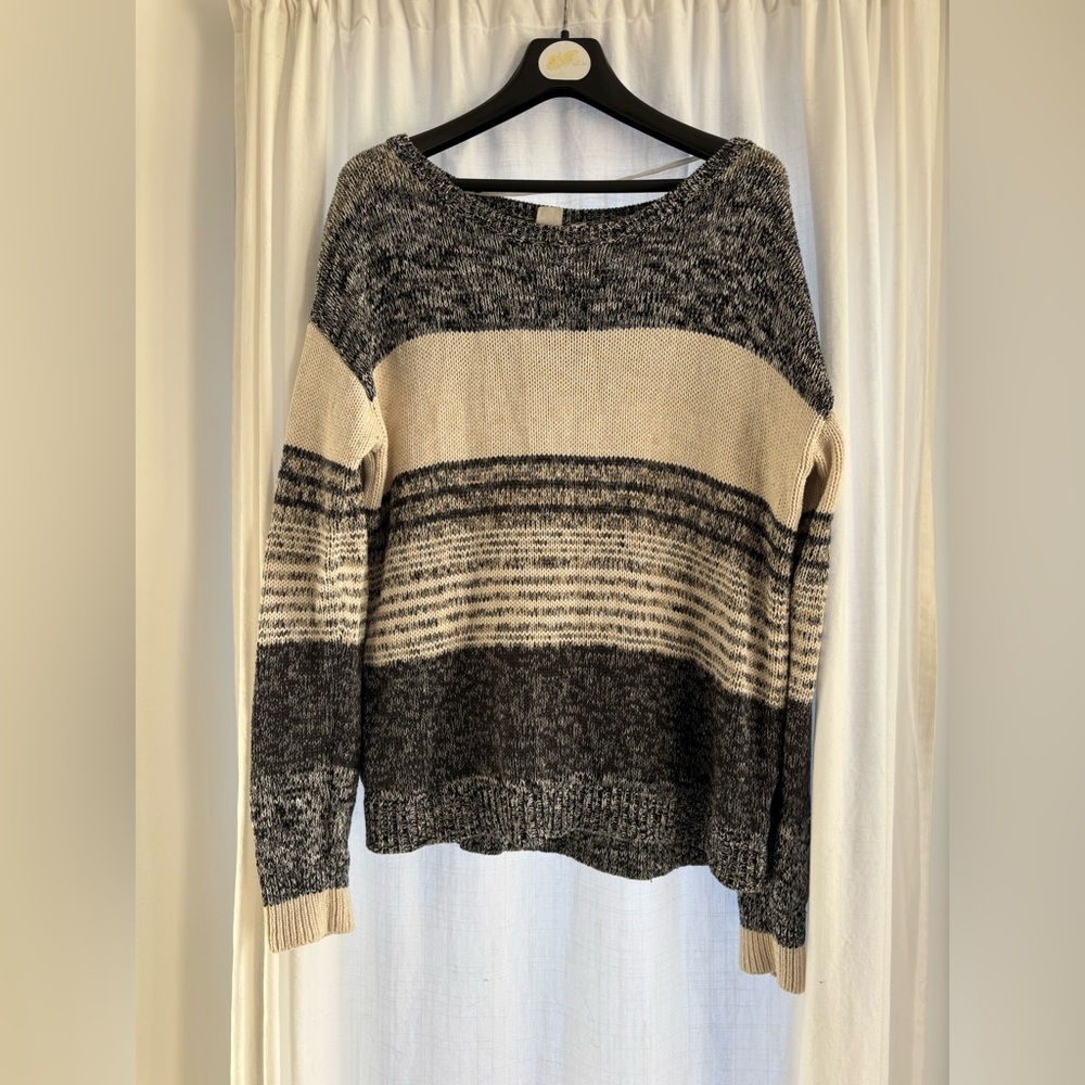 Gap sweater size large